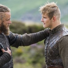 Vikings: Travis Fimmel e Alexander Ludwig nell'episodio Eye for An Eye