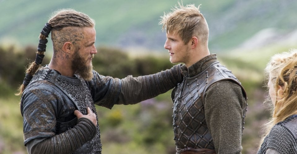 Vikings: Travis Fimmel e Alexander Ludwig nell'episodio Eye for An Eye