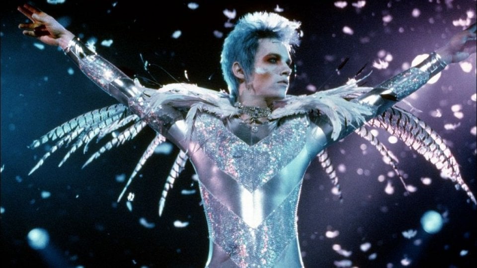 Velvet Goldmine: Jonathan Rhys Meyers in una scena