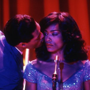 Tina - What's Love Got to Do with It: Angela Bassett in una scena