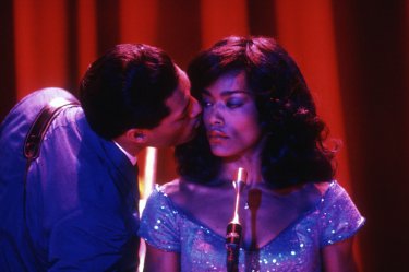 Tina - What's Love Got to Do with It: Angela Bassett in una scena