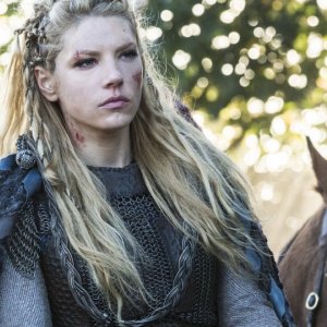 Vikings: Katheryn Winnick in una scena dell'episodio The Choice