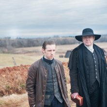 TURN: Jamie Bell e Kevin McNally nell'episodio Eternity How Long