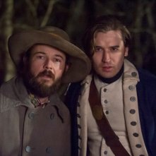 TURN: Daniel Henshall e Seth Numrich nell'episodio Epiphany