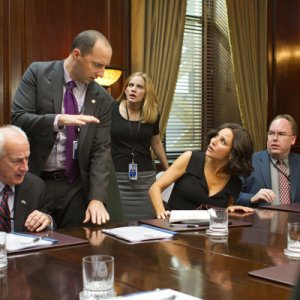 Veep: Julia Louis-Dreyfus e Anna Chlumsky nell'episodio Frozen Yoghurt