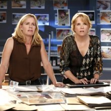 CSI: Elisabeth Shue e Lea Thompson nell'episodio Under a Cloud 