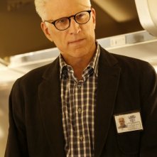 CSI: Ted Danson in una scena dell'episodio Keep Calm and Carry On