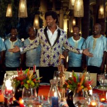 Insieme per forza: Drew Barrymore, Terry Crews e Adam Sandler in una scena