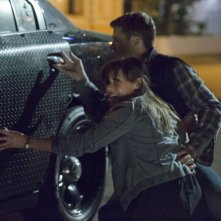 Kiele Sanchez con Zach Gilford in una scena di Anarchia - La notte del giudizio