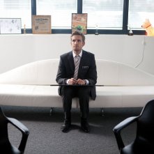 Babysitting: Philippe Lacheau, protagonista e co-regista del film, in una scena nei panni di Franck