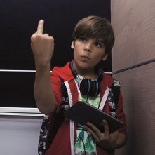 Babysitting: un gesto di ribellione di Rémi (Enzo Tomasini) in una scena del film