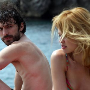 L'estate sta finendo: Fabio Ghidoni con Nathalie Rapti Gomezuna in una scena del film