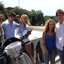 L'estate sta finendo: una scena di gruppo tratta dal film