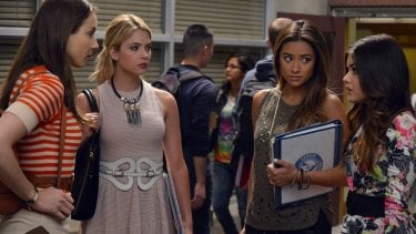 Pretty Little Liars: Lucy Hale, Troian Bellisario, Ashley Benson, Shay Mitchell in Surfing the Aftershocks