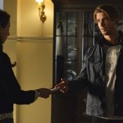 Lucy Hale E Drew Van Acker Nell Episodio The Devil You Know Di Pretty Little Liars 208428 Movieplayer It