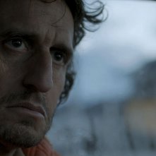 Diego Peretti nei panni di Eduardo ne La ricostruzione