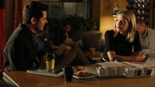 Pretty Little Liars: Ashley Benson e Brendan Robinson nell'episodio Thrown from the Ride