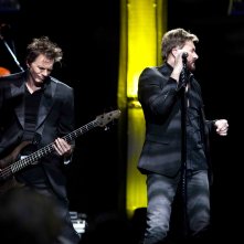 Duran Duran: Unstaged, Simon Le Bon e John Taylor in una scena del documentario