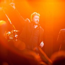 Duran Duran: Unstaged, Simon Le Bon e Gerard Way sul palco in un'immagine del documentario