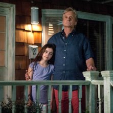 Sterling Jerins e Michael Douglas in una scena di Mai così vicini