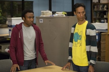 Community: Donald Glover e Danny Pudi nell'episodio Repilot