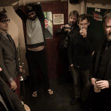 Mistaken for Strangers: Tom Berninger dietro le quinte con i The National in una scena del documentario
