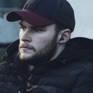Glassland: un primo piano di Jack Reynor