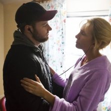 Glassland: Jack Reynor e Toni Collette si abbracciano
