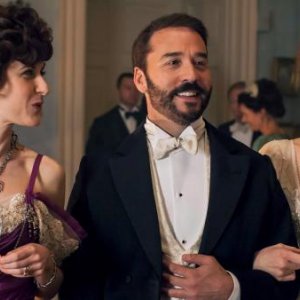 Mr. Selfridge: Jeremy Piven nell'episodio La seduta spiritica