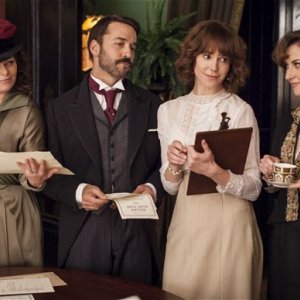 Mr. Selfridge: Jeremy Piven in una scena del quinto episodio della seconda stagione