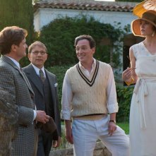 Magic in the Moonlight: Colin Firth e Simon McBurney conversano con due conoscenti