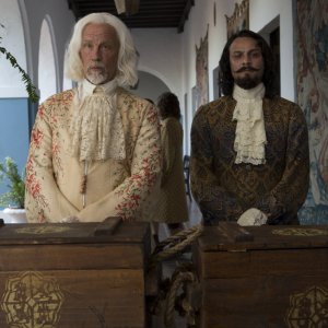 Crossbones: John Malkovich nell'episodio Antoinette