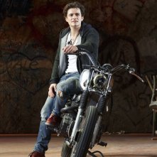 Romeo e Giulietta - Il musical da Broadway: Orlando Bloom nei panni di un moderno Romeo in una scena dell'evento cineteatrale