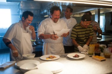 Chef - La ricetta perfetta: Jon Favreau, John Leguizamo, Bobby Cannavale e Roy Choi in una scena corale