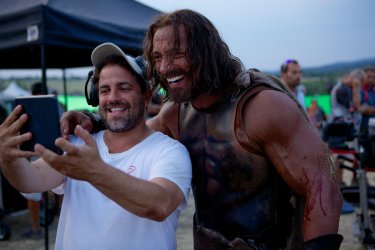 Brett Ratner con Dwayne Johnson sul set di Hercules - Il Guerriero