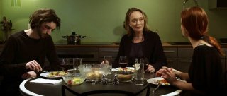 Yannick Rosset, Catriona MacColl e Jasna Kohoutova in una scena del film Chimères