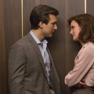 Halt and Catch Fire: Kerry Bishé e Scott Michael Foster nell'episodio Giant