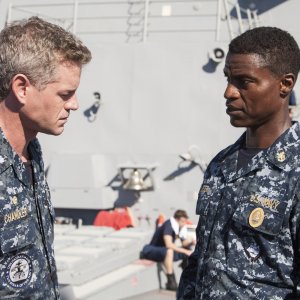 The Last Ship: Charles Parnell e Eric Dane nell'episodio We'll Get There