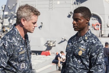 The Last Ship: Charles Parnell e Eric Dane nell'episodio We'll Get There