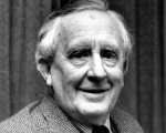 J.R.R. Tolkien: la battaglia sui biopic