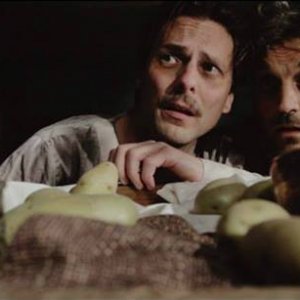 Una scena dell'episodio Re Peste del film P.O.E. - Pieces of Eldritch