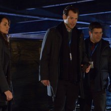 The Strain: Mia Maestro, Sean Astin e Corey Stoll nell'episodio The Box