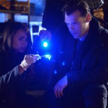 The Strain: Mia Maestro e Corey Stoll nell'episodio The Box