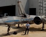 Star Wars: Episode VII - J.J. Abrams svela X-Wing per una buona causa