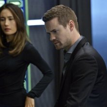 Nikita: Maggie Q e Shane West nell'episodio Il distintivo nero