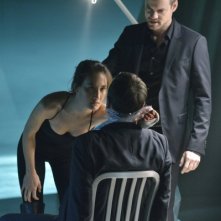 Nikita: Maggie Q e Shane West nell'episodio Fuoco con fuoco