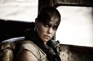 Mad Max: Fury Road - Un primo piano di Charlize Theron