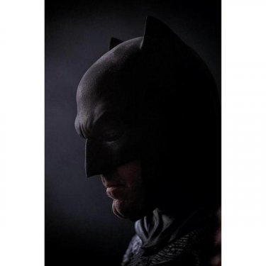 Batman v Superman: Dawn of Justice - Un primo piano di Ben Affleck nei panni di Batman