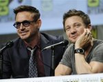 Jeremy Renner: 'Io e gli altri membri degli Avengers ci vogliamo bene davvero, non lo facciamo per Instagram'