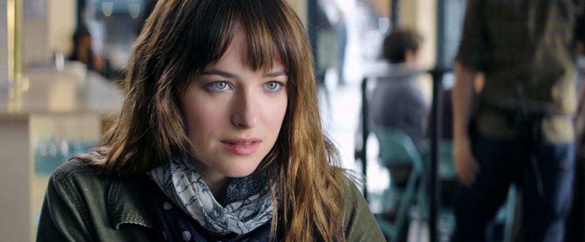 dakota johnson tradita dal vestito durante il tonight show nessuno ha una coperta 